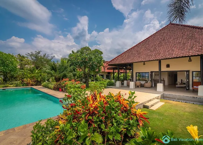 Beachfront At Lovina 10p, Pool, Bbq * Temukus